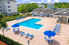 Newly Renovated First Floor 3Bed & 2 Bath, OUTDOOR POOL, 10-min to Disneyworld & Animal Kingdom!